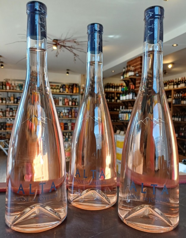 Envie de découvrir un vin rosé sec et fruité pour accompagner vos apéritifs entre amis proche de Dieppe